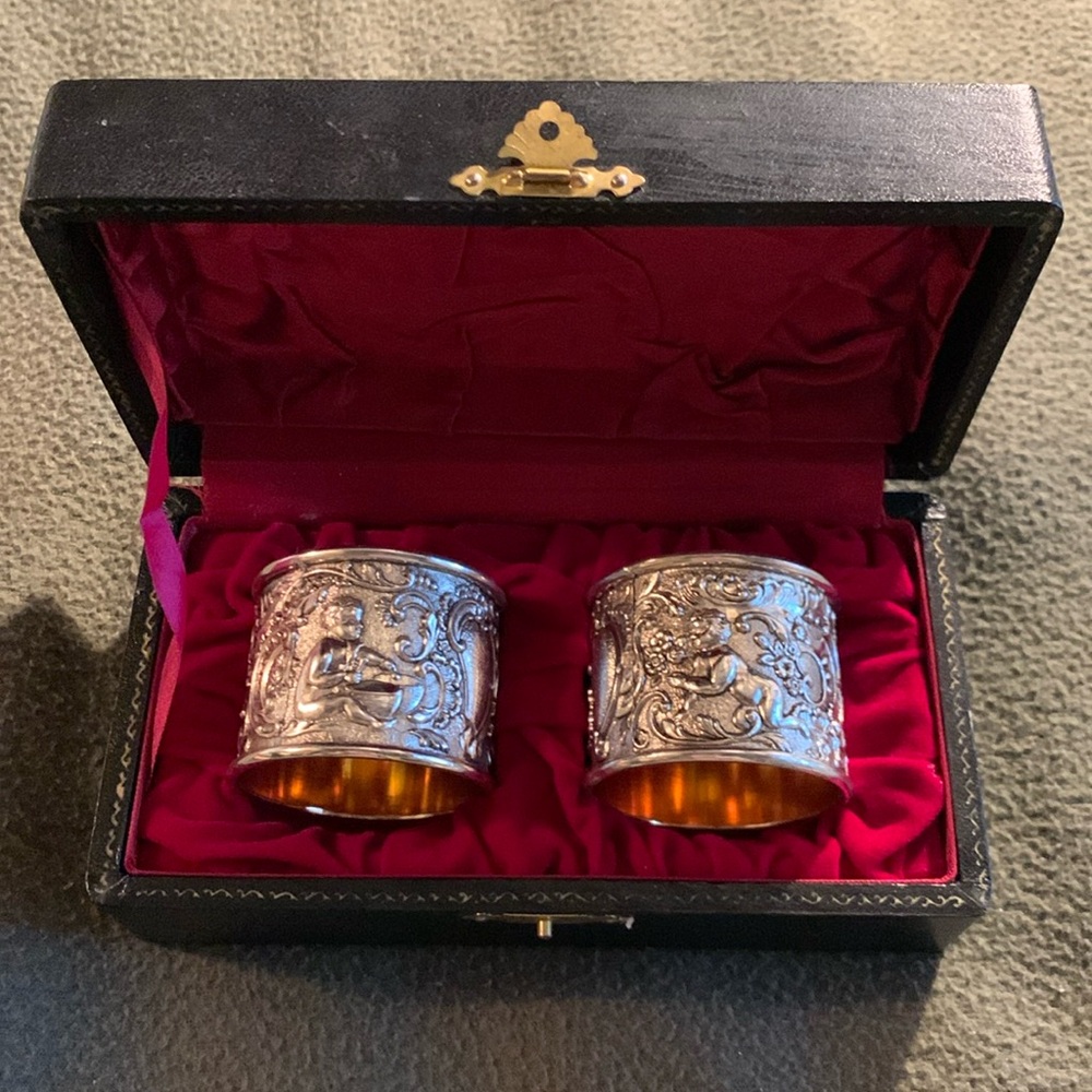 Regal Reproductions of Corbell silver plated napkin ring pair in original box